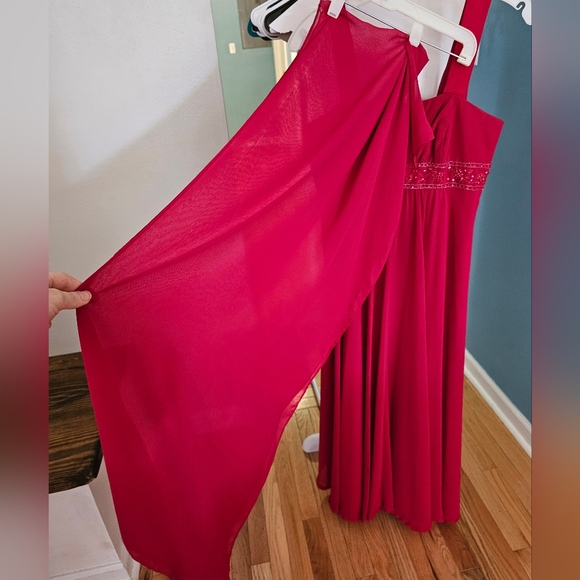 Red Prom Dress David's Bridal size 8 - Picture 7 of 12